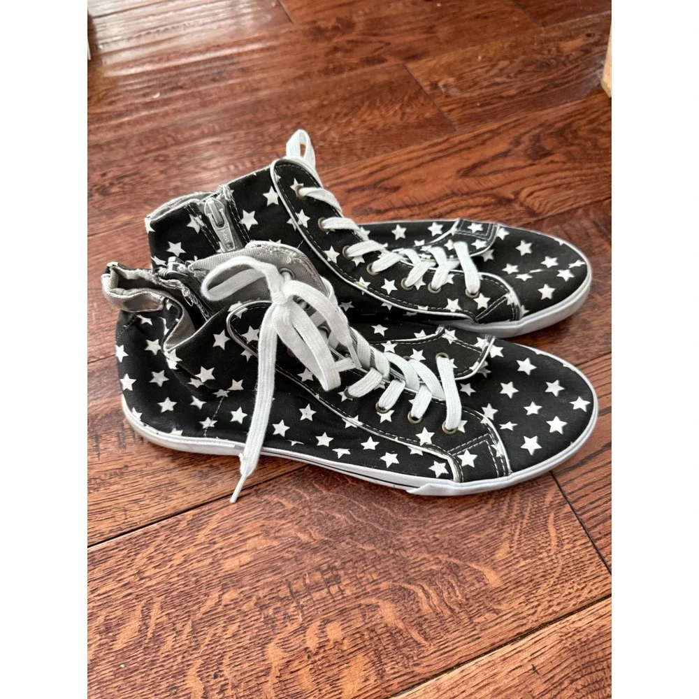 Lot of 2 High Top Sneakers Camo Star Print Size 11 Y2K Emo Grunge Skater